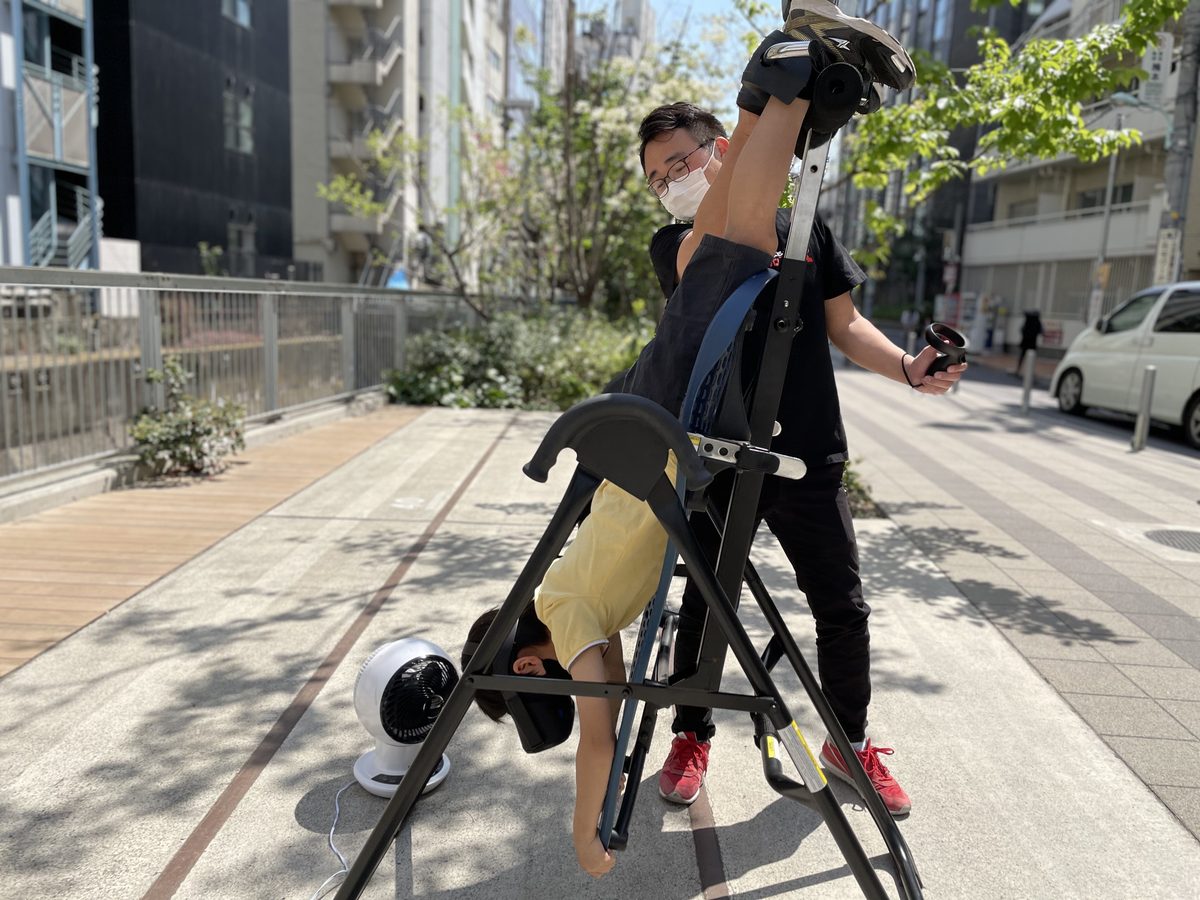 どこでもバンジーVR 体験の様子